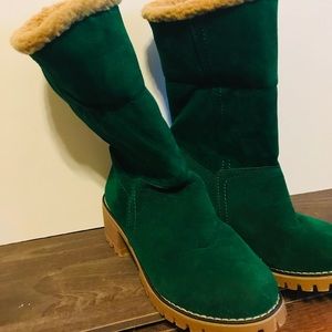 Green Sherpa boot ! Size 5.5 can be worn 2 ways